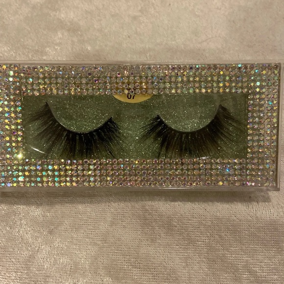 🆕3D Mink Eyelashes - Picture 2 of 2
